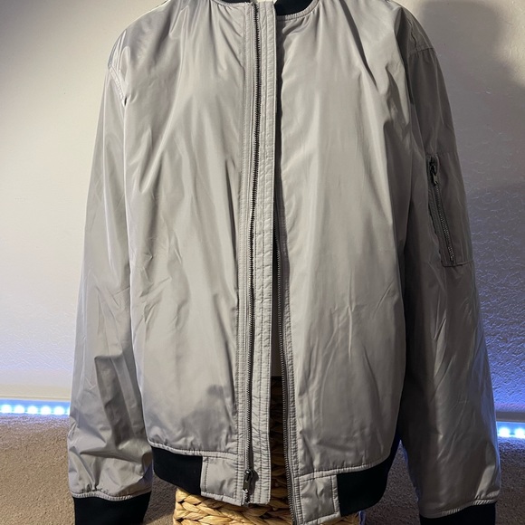 Old navy bomber jacket - Picture 3 of 9